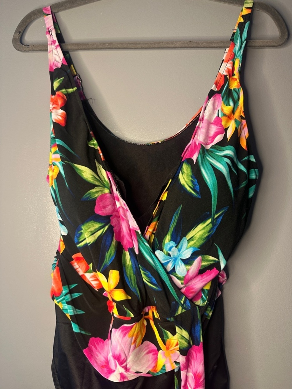 Trimshaper Swimsuit Women’s 14 floral Patterned One Piece - Picture 3 of 7